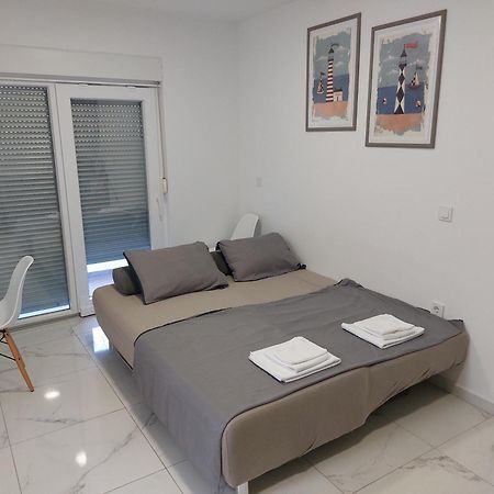 Apartmani Anastasia With Pool, Новаля Екстериор снимка