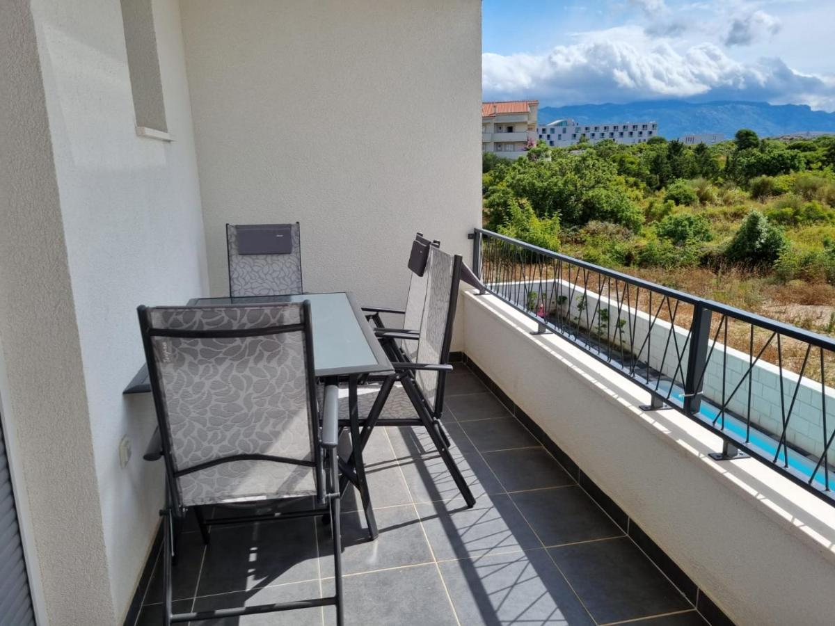 Apartmani Anastasia With Pool, Новаля Екстериор снимка