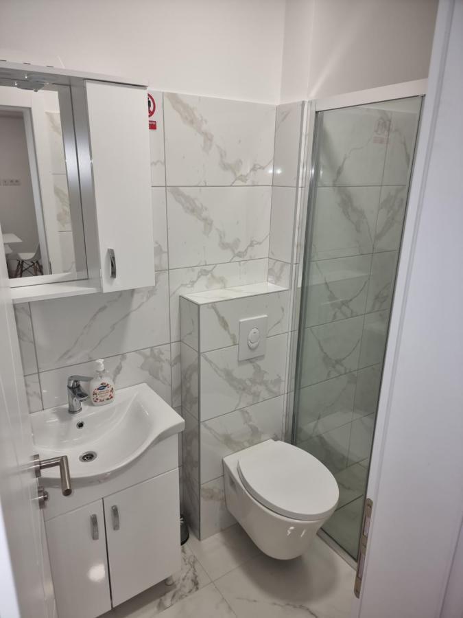 Apartmani Anastasia With Pool, Новаля Екстериор снимка