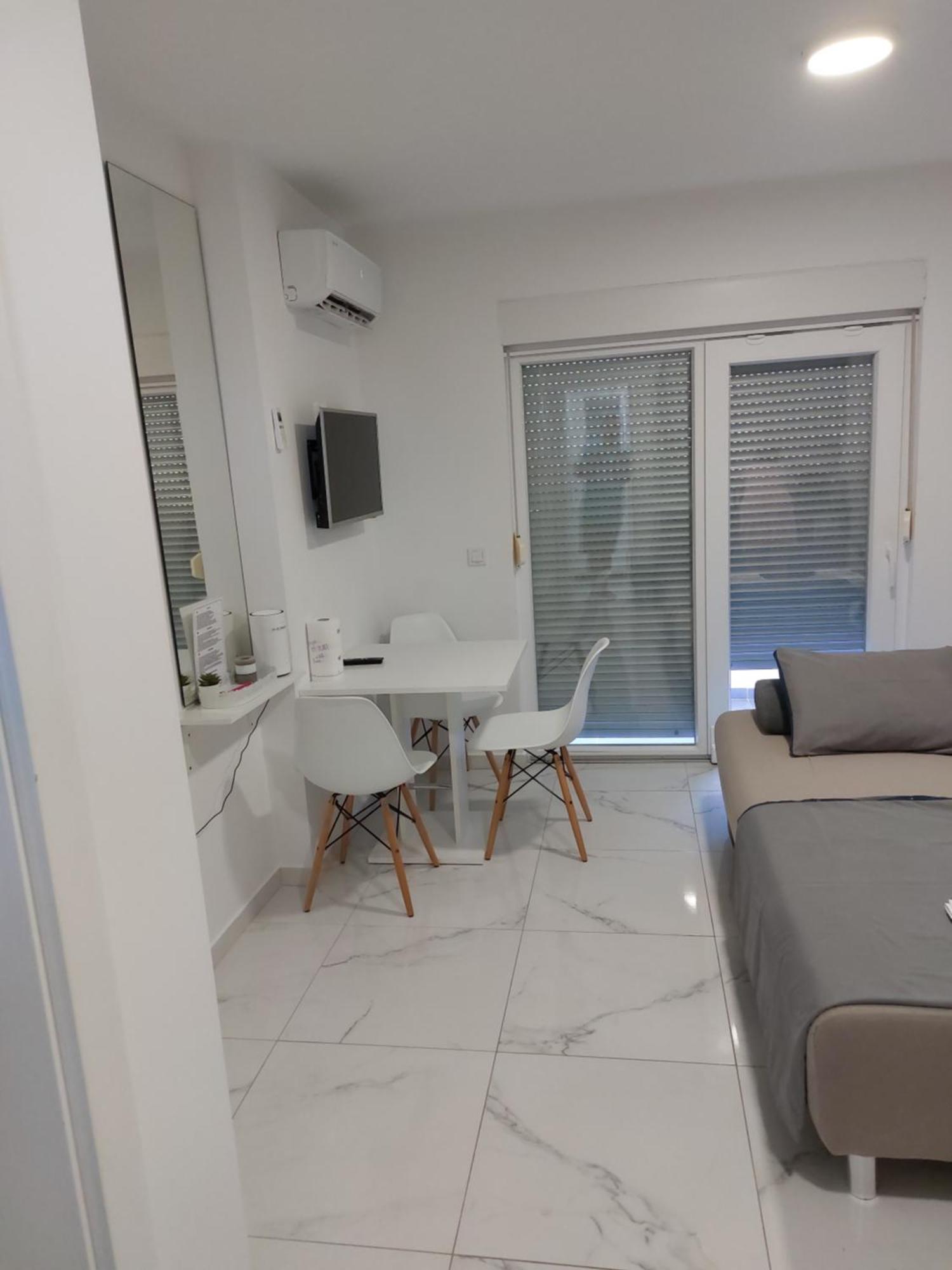 Apartmani Anastasia With Pool, Новаля Екстериор снимка
