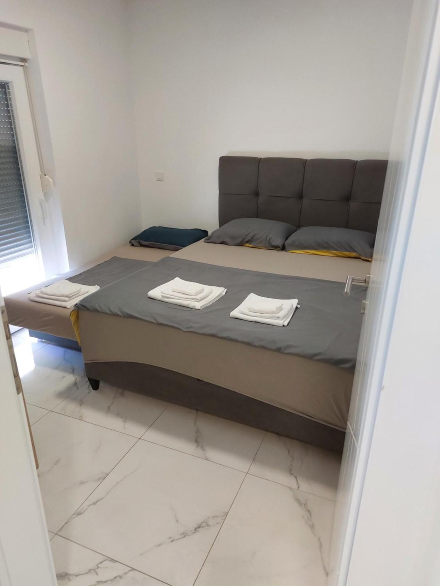 Apartmani Anastasia With Pool, Новаля Екстериор снимка