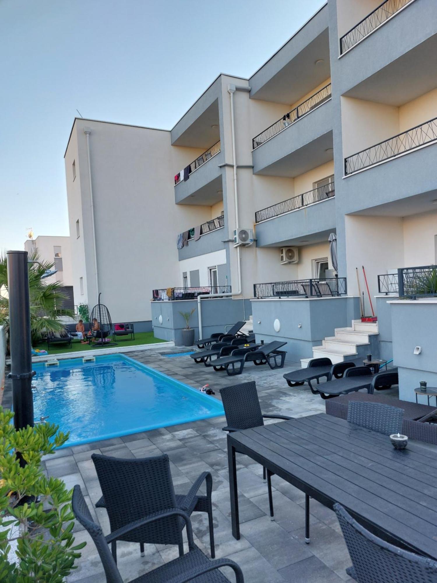 Apartmani Anastasia With Pool, Новаля Екстериор снимка